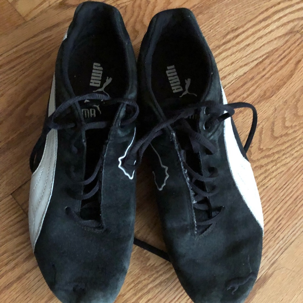 Men’s black puma shoes